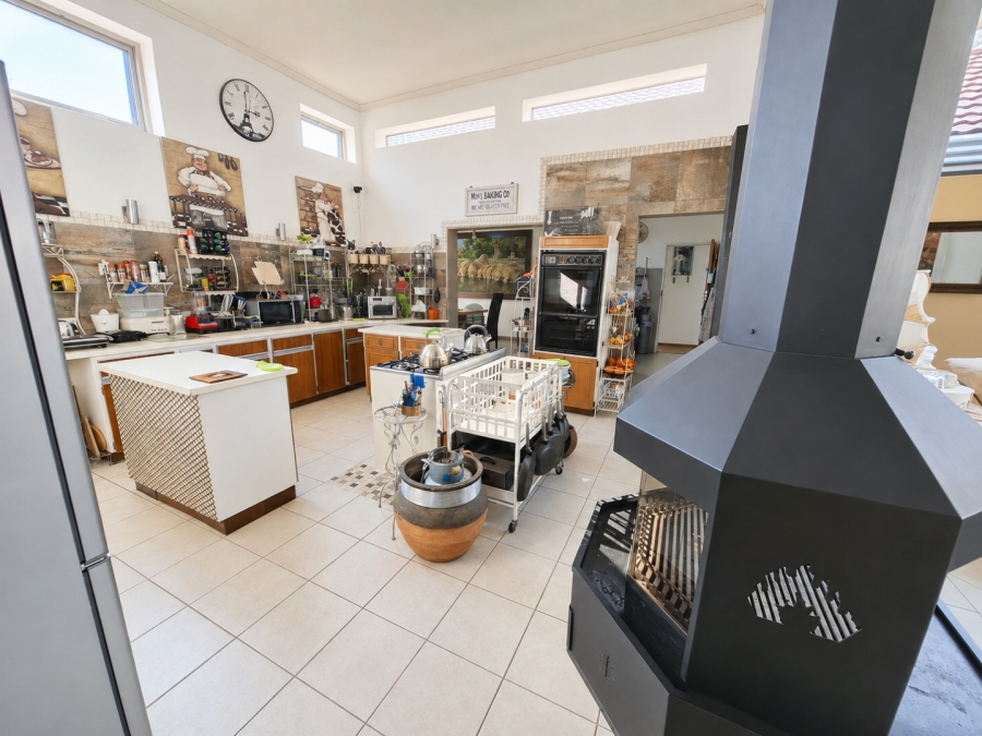 6 Bedroom Property for Sale in Delareyville North West